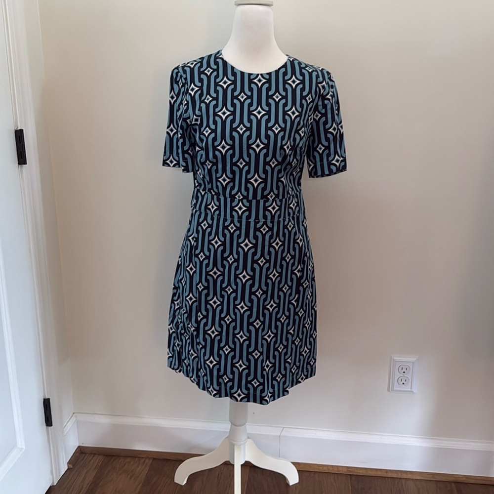 Boden dress zip back tapered waist, very flattering.